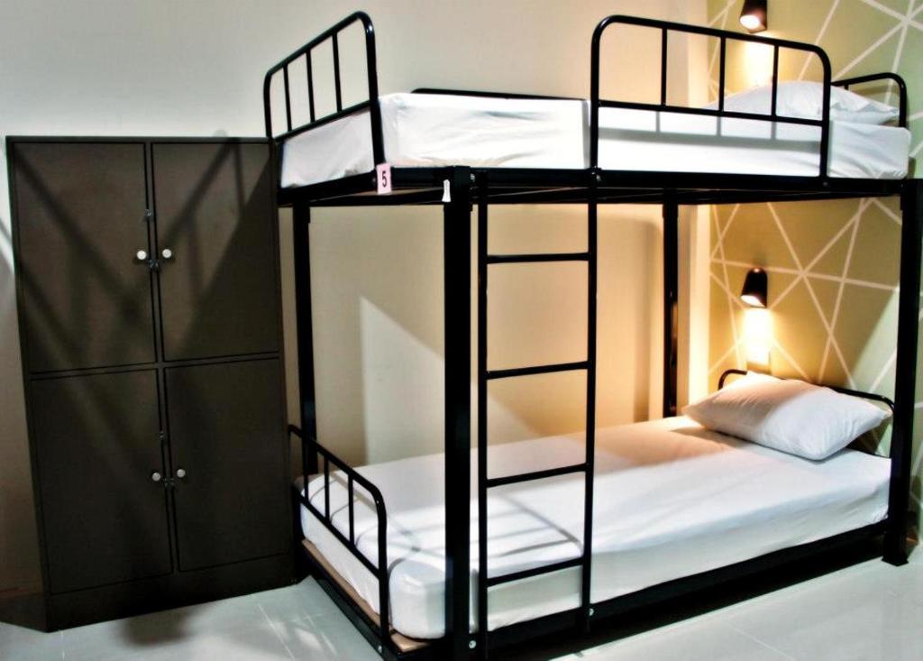 Link Corner Hostel Банкок Стая снимка