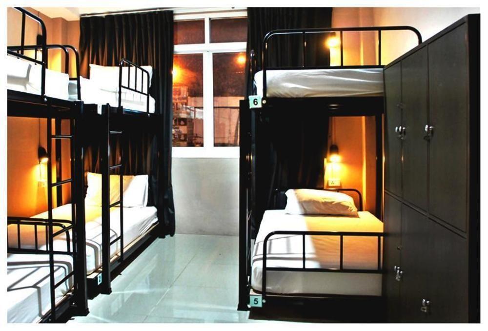 Link Corner Hostel Банкок Екстериор снимка
