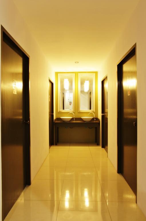 Link Corner Hostel Банкок Екстериор снимка