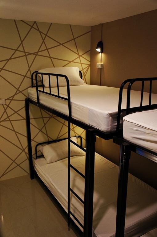 Link Corner Hostel Банкок Екстериор снимка