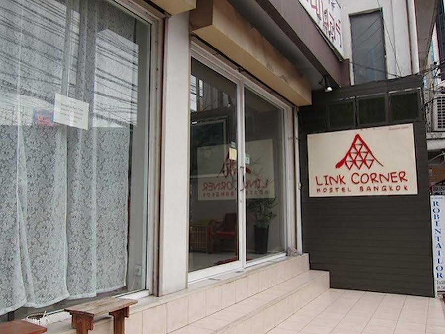 Link Corner Hostel Банкок Екстериор снимка