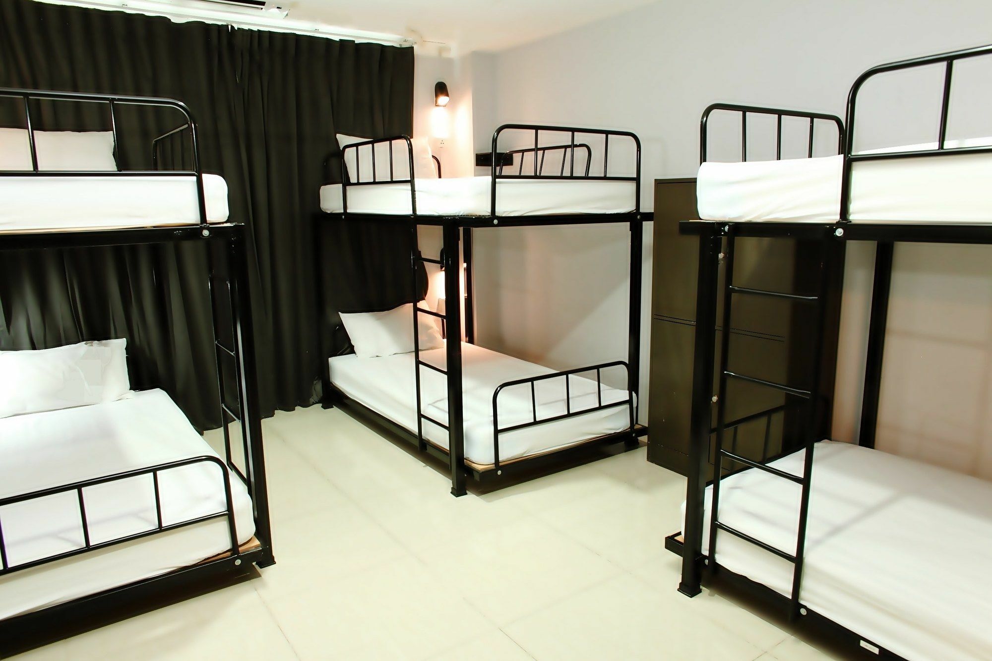Link Corner Hostel Банкок Екстериор снимка
