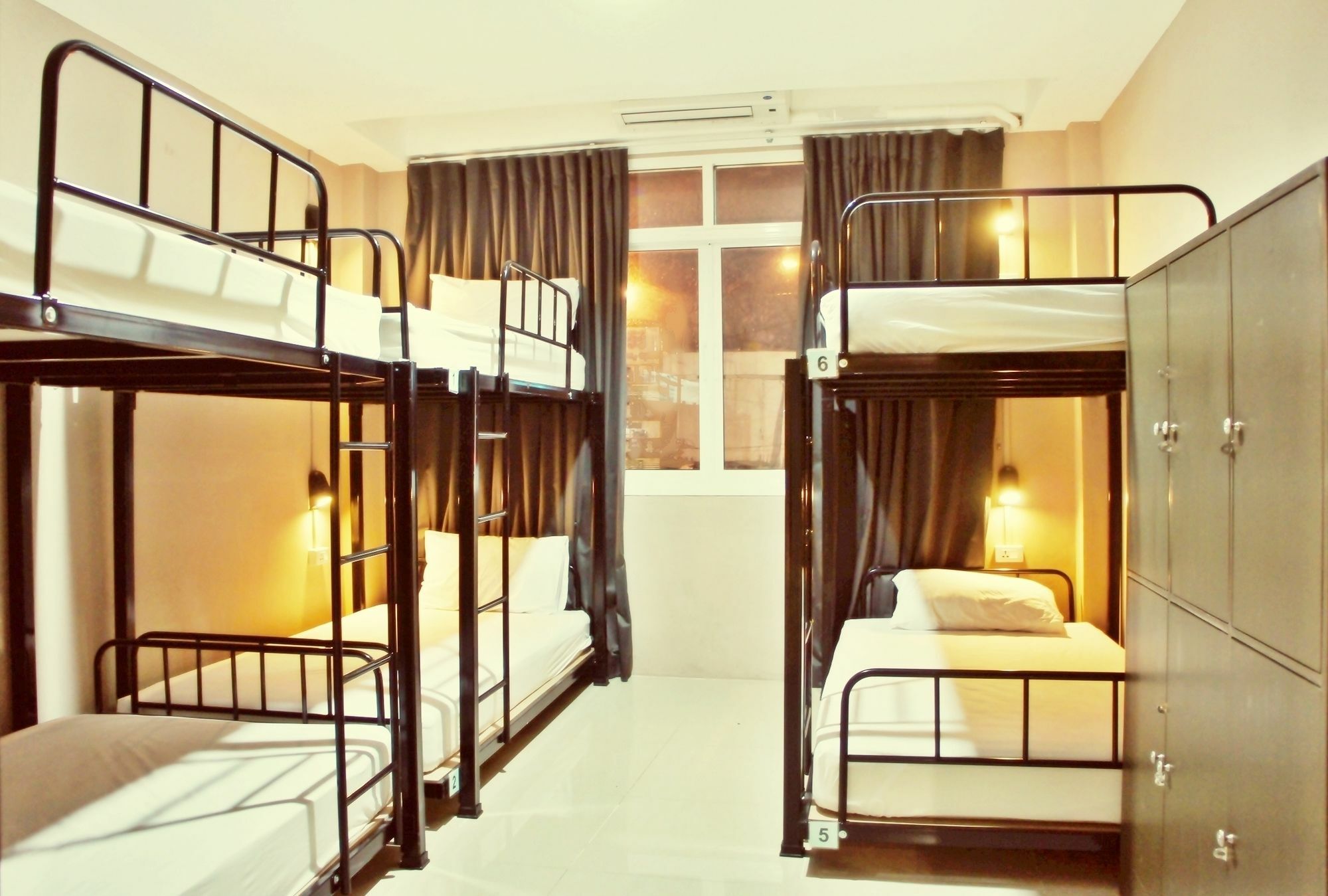 Link Corner Hostel Банкок Екстериор снимка